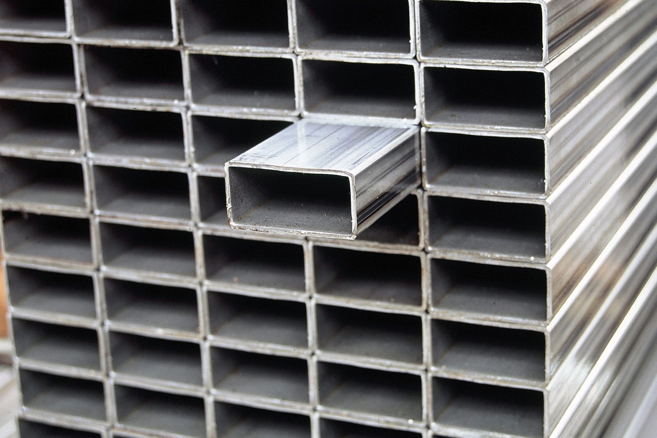 How to prevent galvanized square and rectangular tubes from rusting?